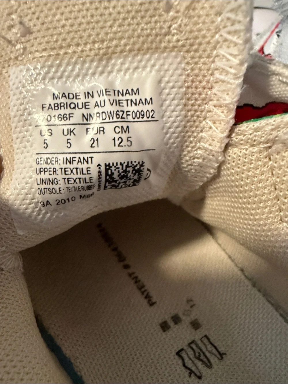 Converse Kids Canvas Sneakers with Dinosaur Print toddler size 5.